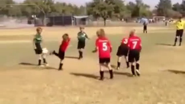 Młody demoluje drużynę przeciwną w trzy sekundy