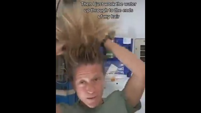 Jak się myje włosy w przestrzeni kosmicznej? Niełatwo! [WIDEO]
