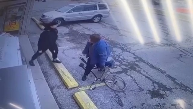Próbował ukraść rower, ale zapomniał że nie umie na nim jeździć