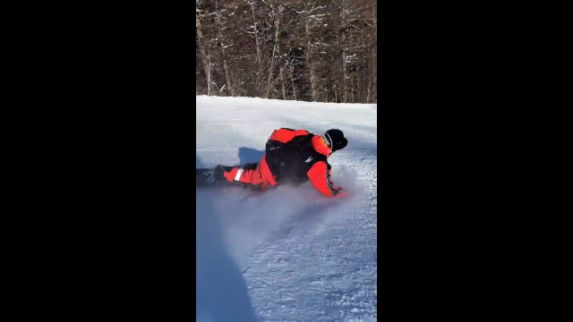 Japoński snowboardzista pokazał jak się powinno jeździć na krawędziach [WIDEO]