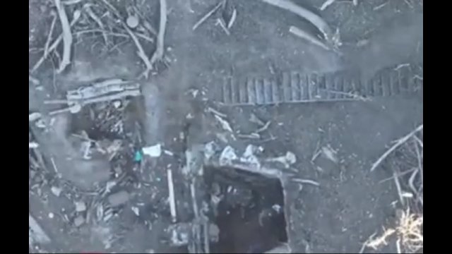 Rosyjski żołnierz próbował odrzucić granat upuszczony przez drona