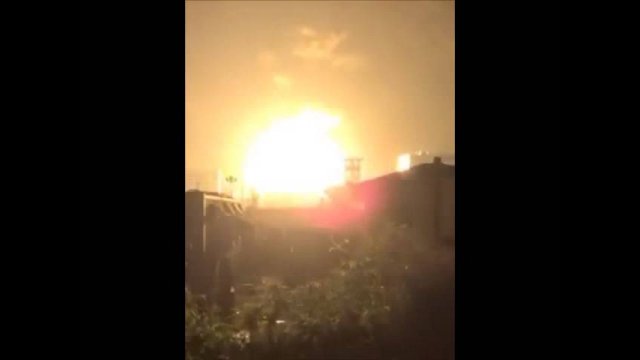Gigantyczna eksplozja w fabryce chemicznej w Chinach (widok z bliska)