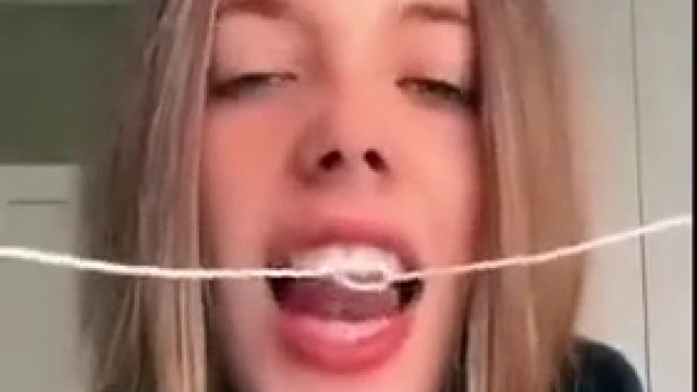 Łał umiesz zawiązać węzeł w ustach