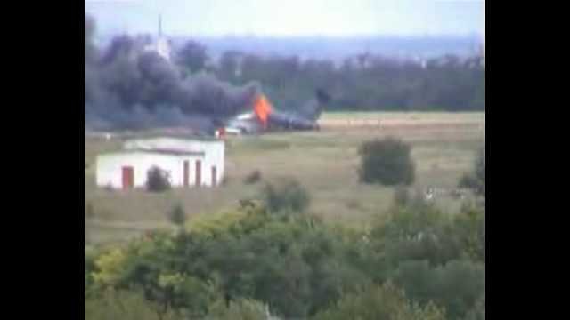 Rosyjski Tu-134 rozbił się kilka chwil po starcie. Powodem awaria lewego silnika [WIDEO]