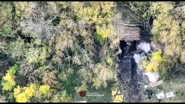 Dron zrzuca kilka ładunków wybuchowych do rosyjskich okopów