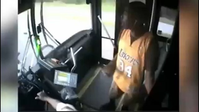 Pasażer zaatakował kierowcę autobusu, ponieważ nie zatrzymał się na przystanku