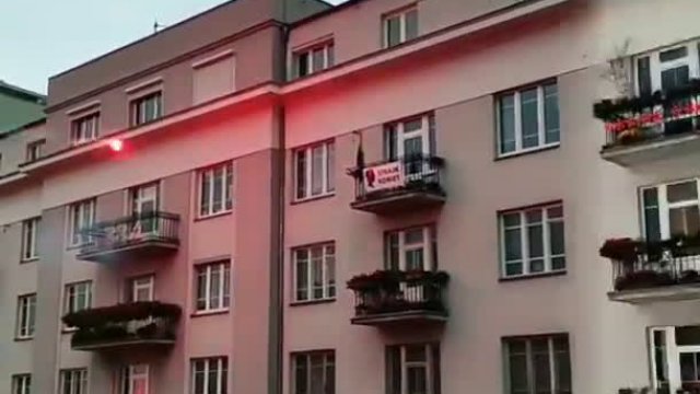 Uczestnicy Marszu Niepodległości podpalili mieszkanie, bo plakat Strajku Kobiet