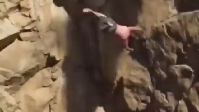 Skok do wody z klifu