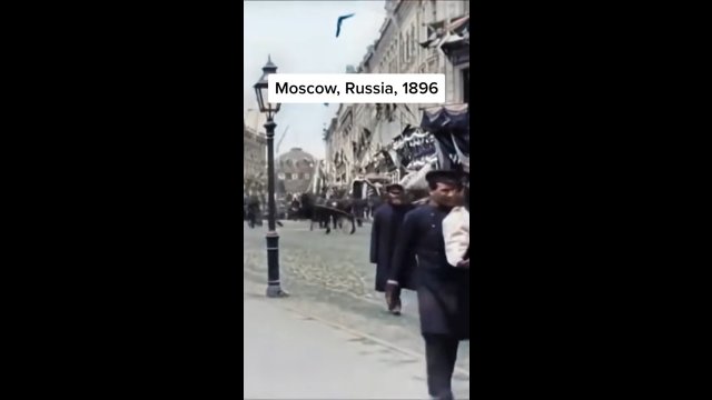 Ludzie spacerujący ulicami różnych miast w przeszłości (od 1896 do 1945 roku)