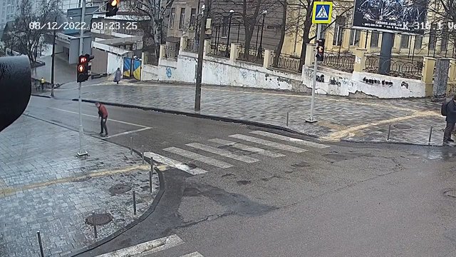 Gołoledź na jednej z ukraińskich ulic vs ludzie