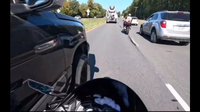 Kierowca próbował zepchnąć motocyklistę z drogi. A później...