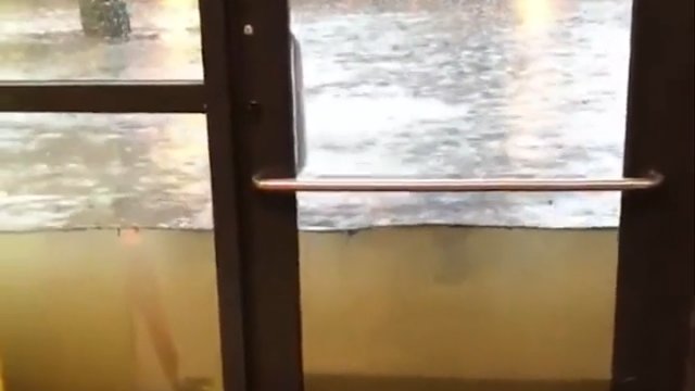 Powódź w Waszyngtonie. Najlepsza reklama drzwi