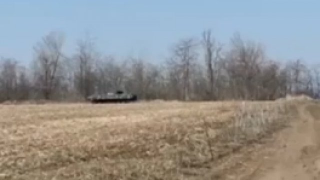 Wybuch zaminowanego BMP-1 sił ukraińskich