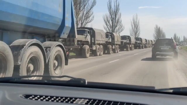 Rosyjskie kolumny zmierzają w rejon Donbasu