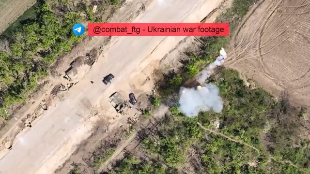 Ukraiński dron domowej roboty bombarduje rosyjskie pozycje