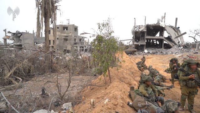 Izrael zaatakował Gazę z dwóch stron czołgami i piechotą [WIDEO]