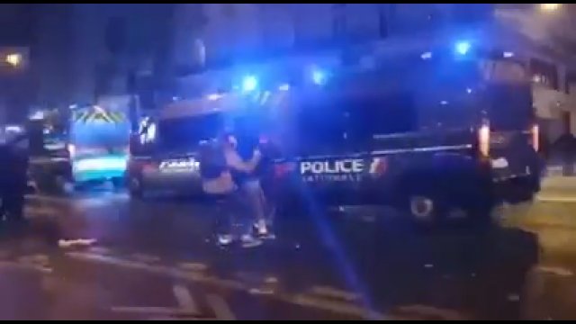 Wypadek z udziałem francuskiej policji. Kierowca prawdopodobnie się zagapił