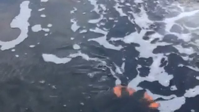 Płonące bąbelki na wodzie