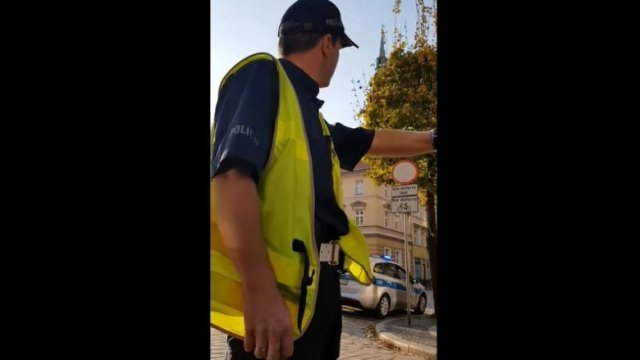 Policjanci z Brzeska kontra „nękany” typ z telefonem. Skończyło się cwaniakowanie