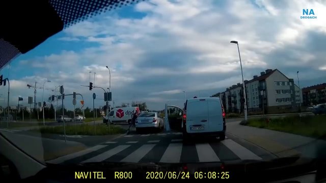 Pieszy kontra taksówkarz we Wrocławiu. Reakcja policji bezcenna
