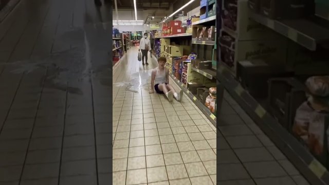 Bolesna karma za głupie pranki w supermarkecie