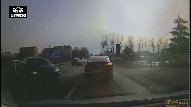 Kolizja trzech samochodów na ulicy Gdańskiej w Gnieźnie. - WYPADKI #22