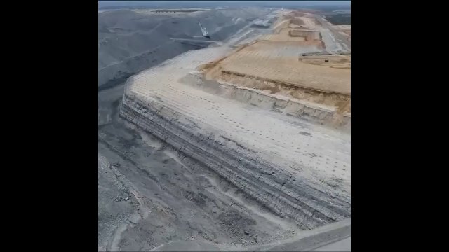 Jak wygląda wysadzanie nadkładu w kopalni węgla [WIDEO]