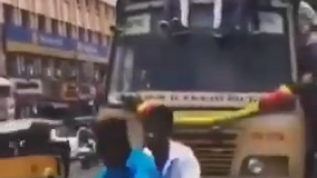 Hinduski dzień autobusów