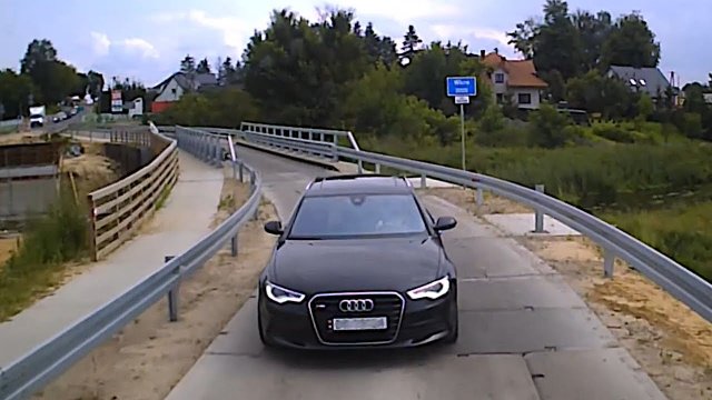 Szybka karma za cwaniakowanie dla kierowcy w Audi