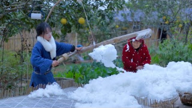 Chinka własnoręcznie robi materac i kołdrę z bawełny w tradycyjny sposób.