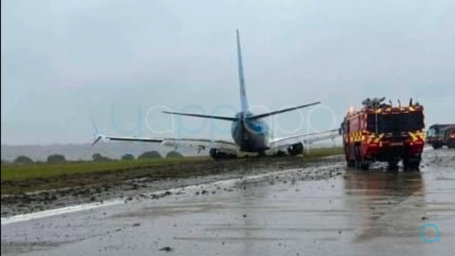 Samolot wypadł z pasa przy lądowaniu w Wielkiej Brytanii. Jest nagranie [WIDEO]