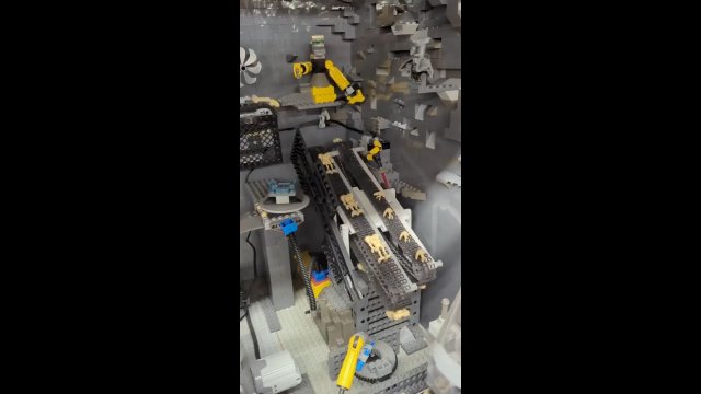 Tak wygląda działająca fabryka droidów z LEGO Star Wars [WIDEO]