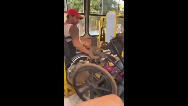 W autobusie doszło do bójki pomiędzy inwalidami na wózkach