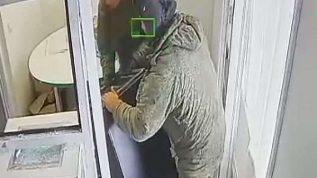 Kacapskie żołnierze kradną sejf z ukraińskiego banku w obwodzie chersońskim