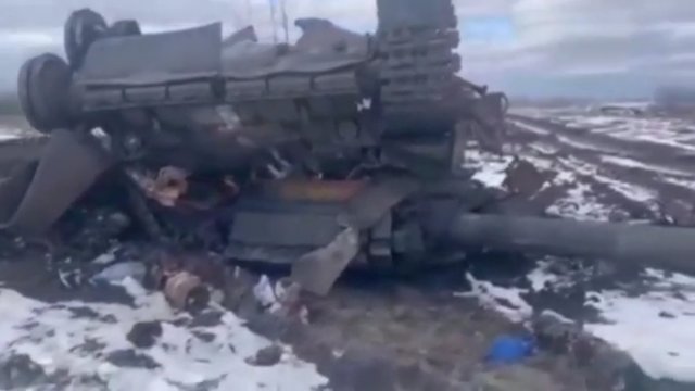 Zniszczony ukraiński T-64 pod Charkowem.
