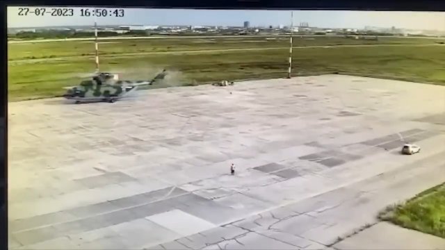 Kuriozalne nagranie z Rosji. Gigantyczny śmigłowiec Mi-26 przegrał starcie ze słupem