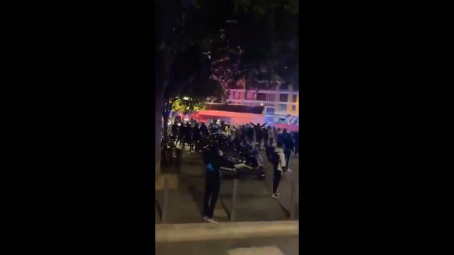 Skandal w Marsylii. Pseudokibice zaatakowali autokar z piłkarzami Lyonu [WIDEO]