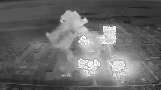 Siły Putina niszczą ukraińskie miasto za pomocą bomb termobarycznych
