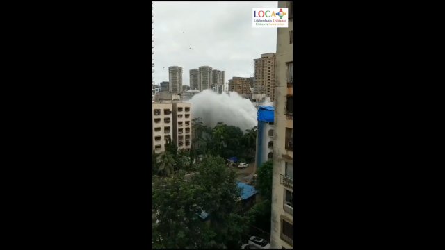 W Bombaju pękła rura wodociągowa. W środku miasta pojawiła się ogromna "fontanna". [WIDEO]