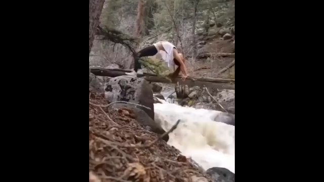 Kobieta wpadła do rzeki, próbując przybrać niebezpieczną pozę