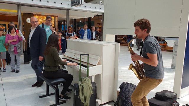 Kiedy dwoje muzyków spotka się na paryskim lotnisku