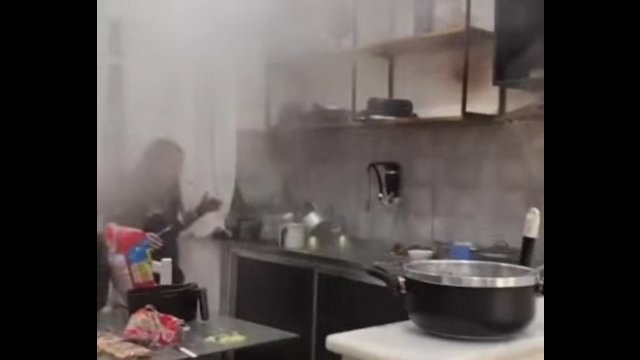 Zdemolowała swoją kuchnię, bo nie wiedziała jak działa szybkowar [WIDEO]