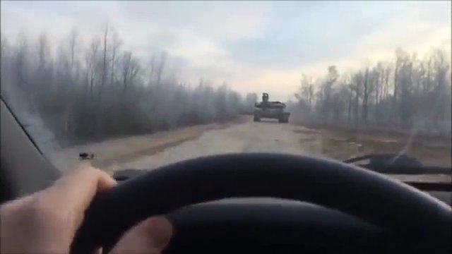 Kierowca samochodu vs rosyjski czołg