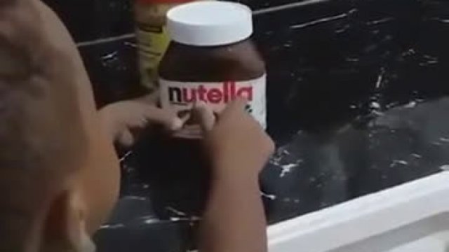 Przeliteruj Nutella