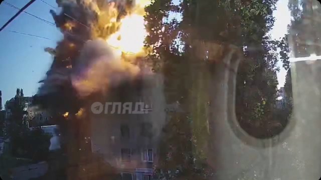 Uderzenie rosyjskiej rakiety w budynek mieszkalny w Mikołajowie