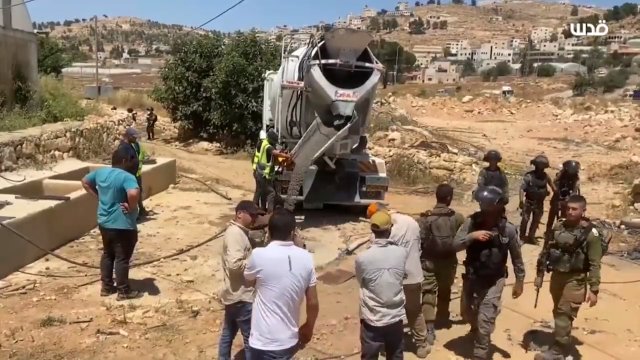 Personel armii izraelskiej został sfilmowany podczas wlewania cementu do źródła wody