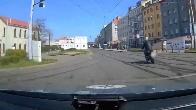 Uciekający przez miasto motocyklista kontra policja