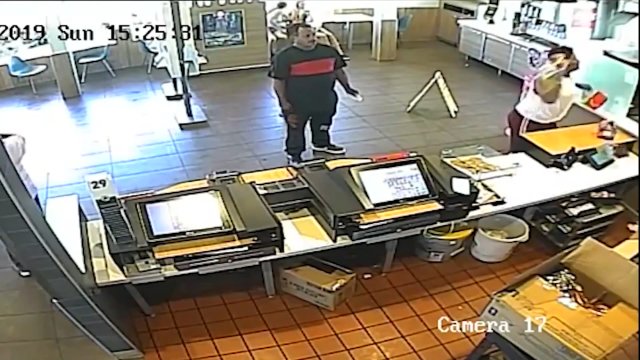 Rzuciła jedzeniem w pracownika McDonald's. Kierownik w odpowiedzi rzucił blenderem