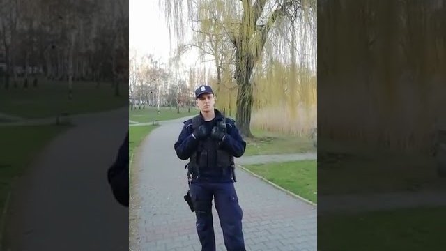 Policja zatrzymuje osobę wracającą z pracy