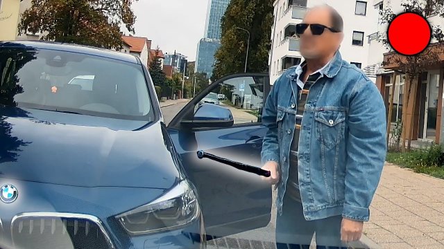 Tu jest kałuża, a Ty masz gorsze auto... kierowca BMW grozi pałką